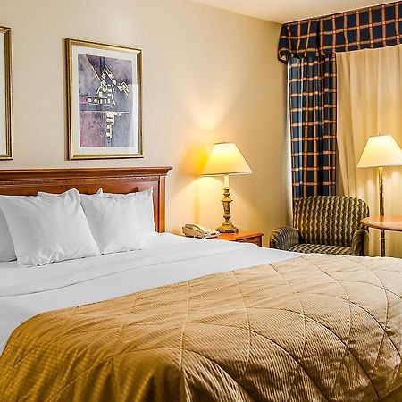 Norwood Inn Hudson Екстериор снимка