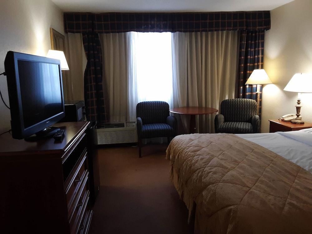 Norwood Inn Hudson Екстериор снимка