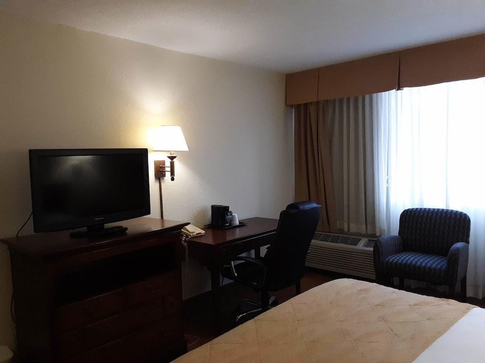 Norwood Inn Hudson Екстериор снимка