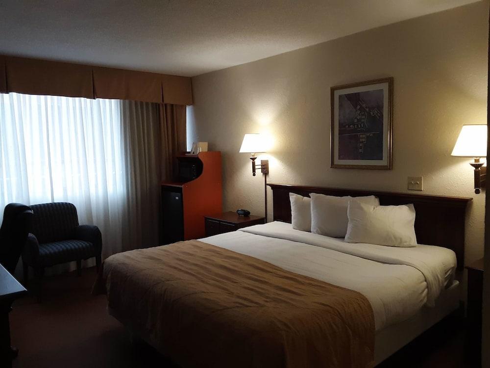 Norwood Inn Hudson Екстериор снимка