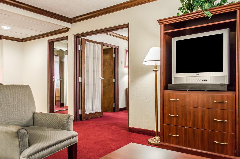 Norwood Inn Hudson Екстериор снимка