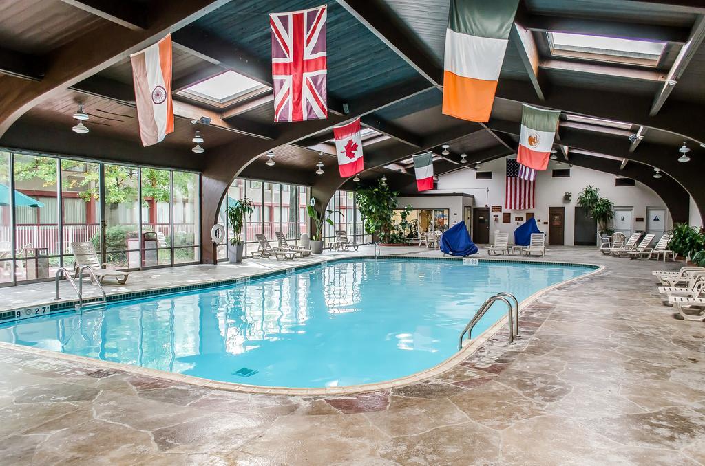 Norwood Inn Hudson Екстериор снимка
