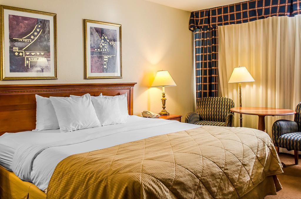 Norwood Inn Hudson Екстериор снимка