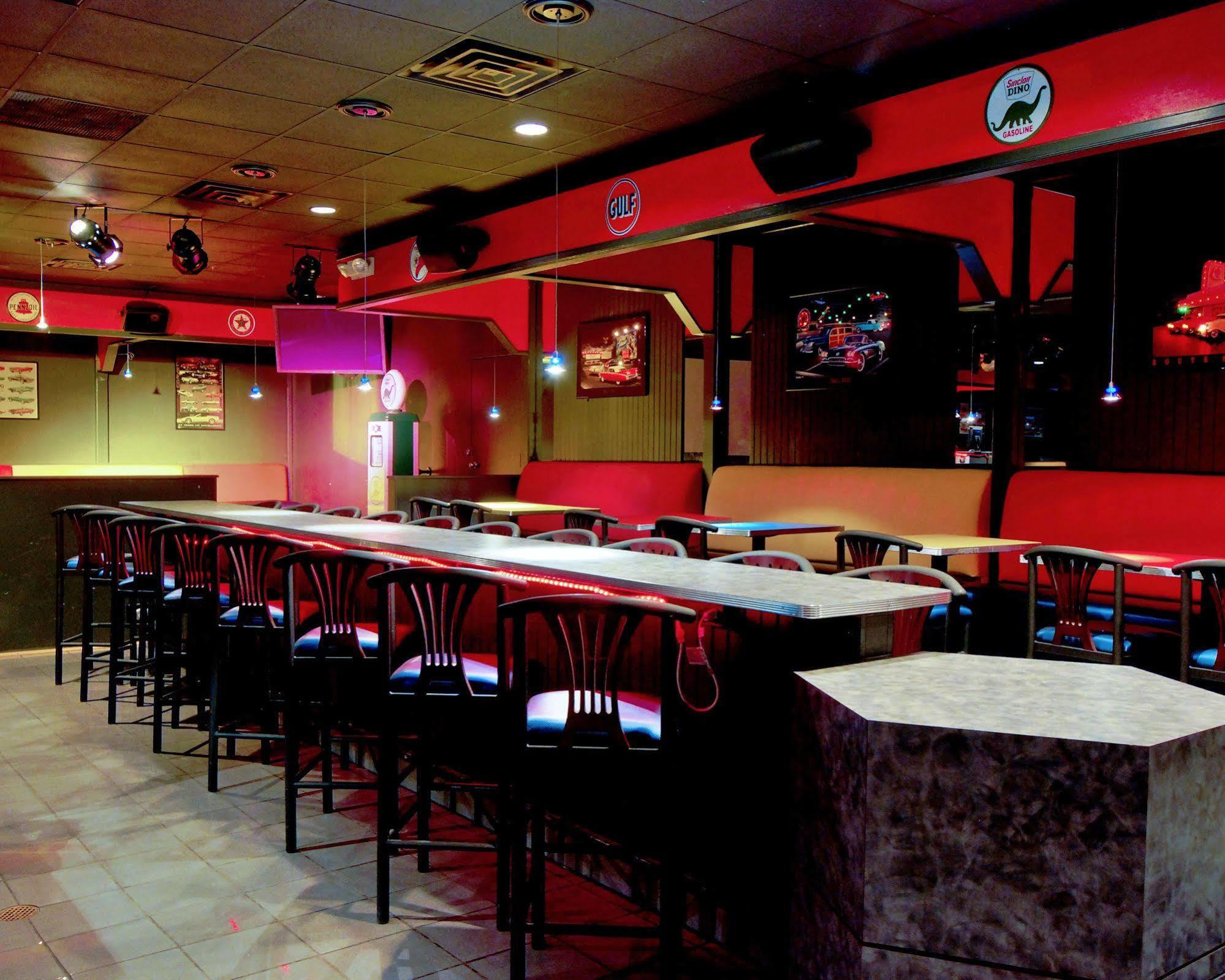 Norwood Inn Hudson Екстериор снимка