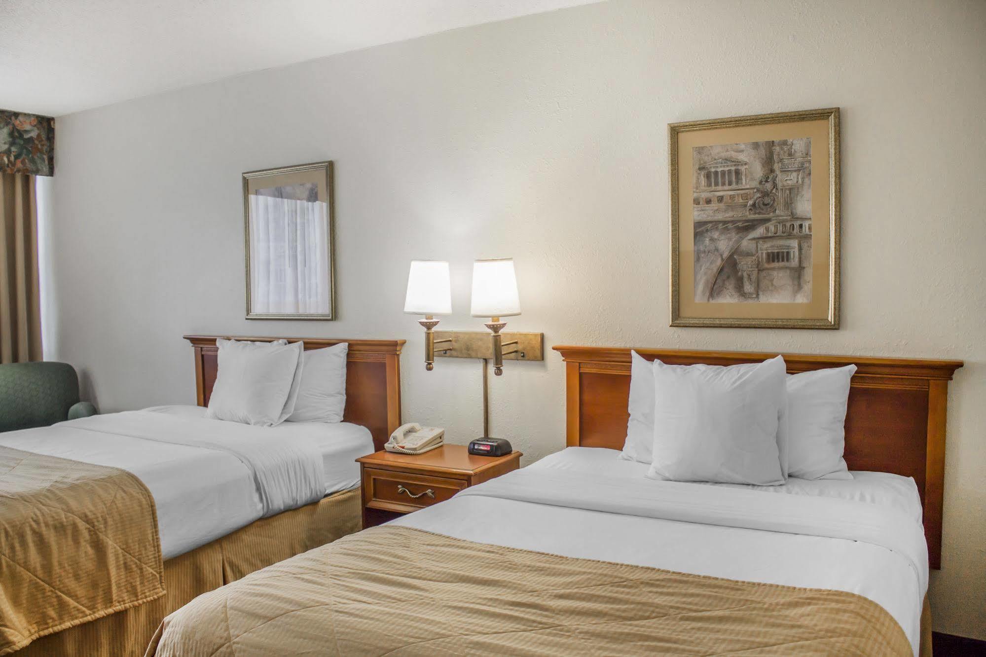 Norwood Inn Hudson Екстериор снимка