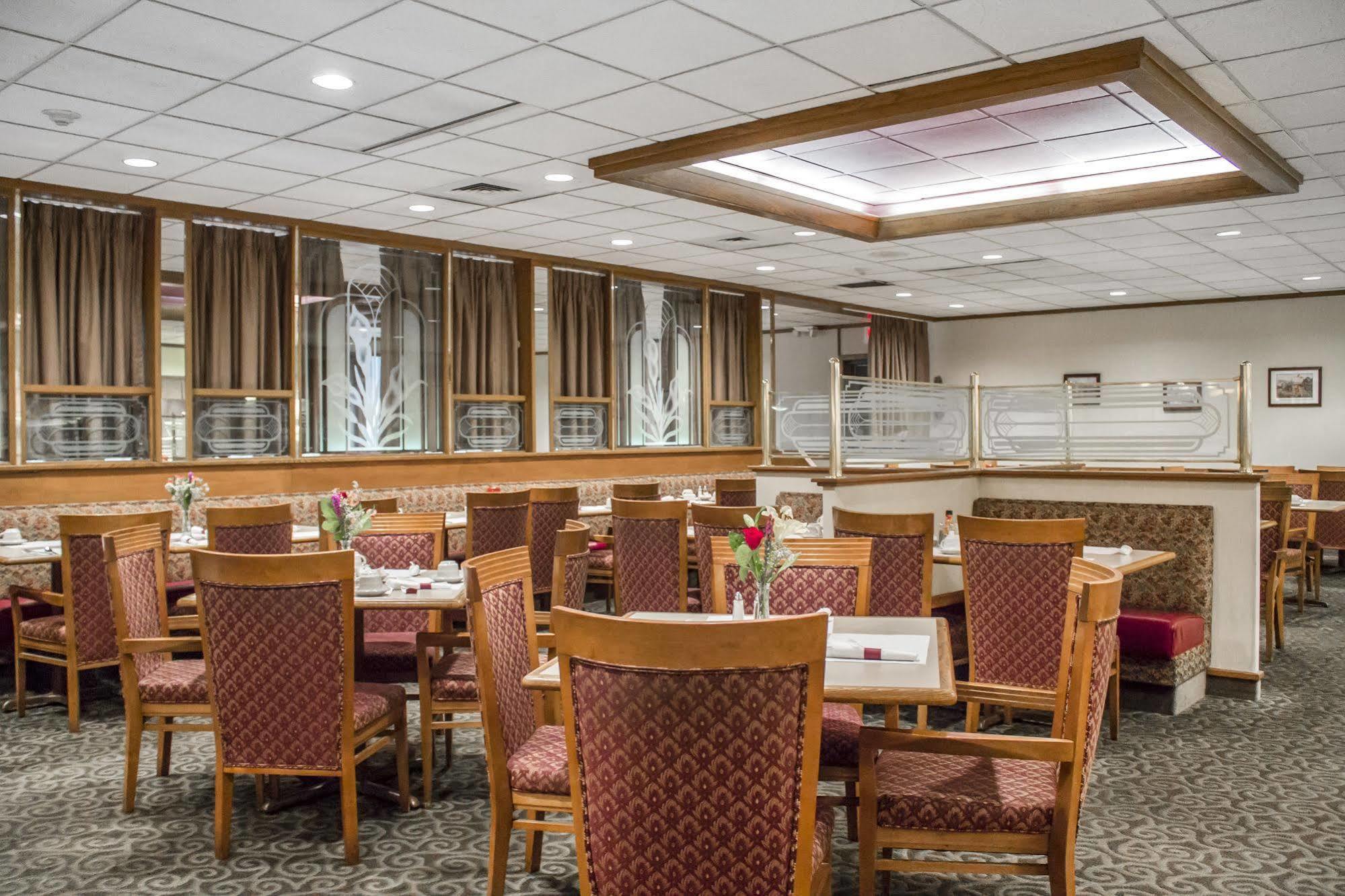 Norwood Inn Hudson Екстериор снимка