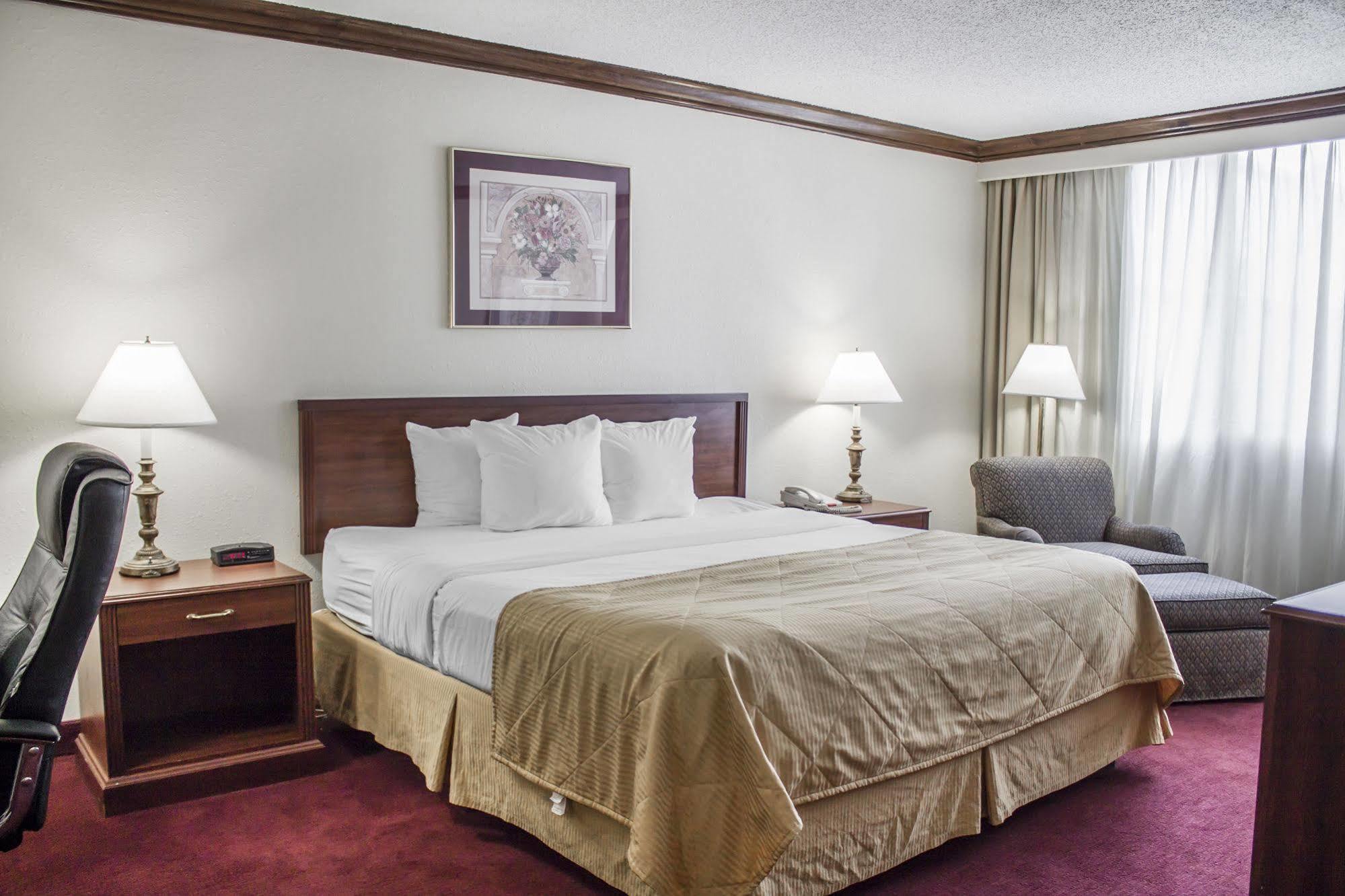 Norwood Inn Hudson Екстериор снимка
