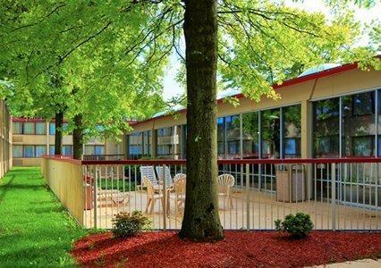 Norwood Inn Hudson Екстериор снимка