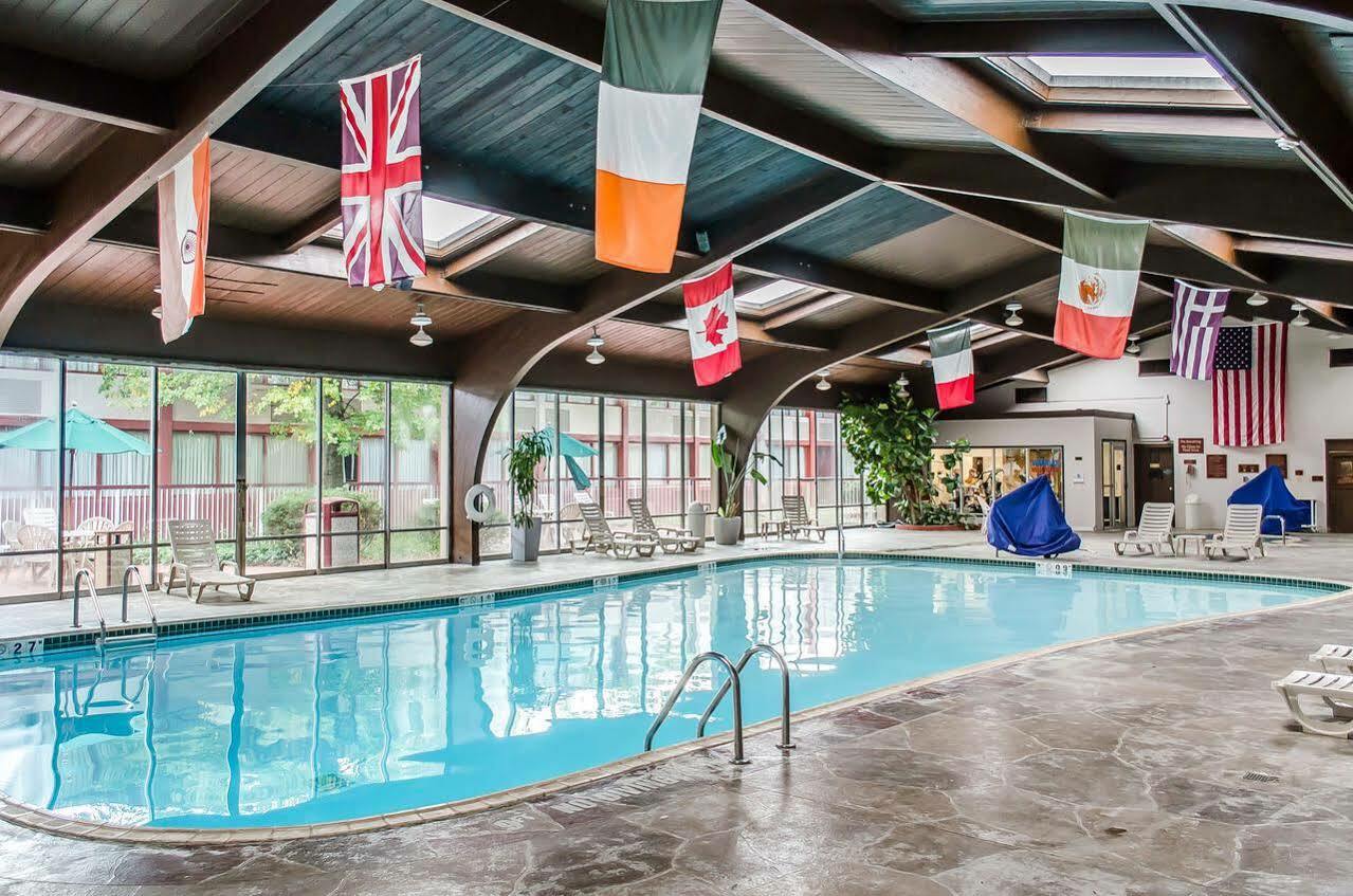 Norwood Inn Hudson Екстериор снимка