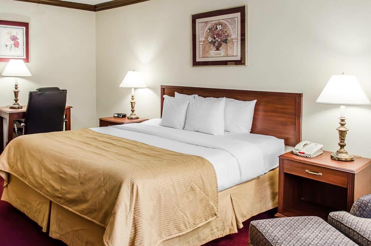 Norwood Inn Hudson Екстериор снимка