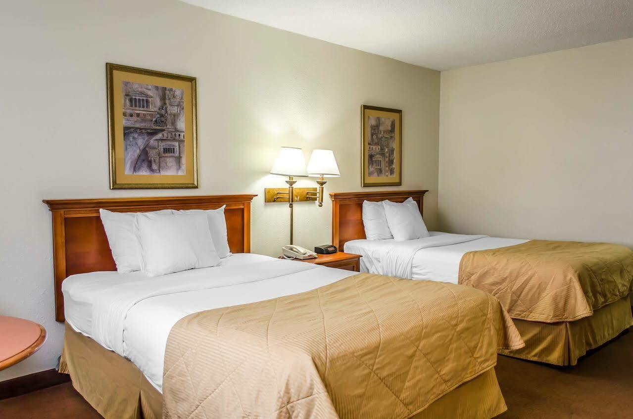 Norwood Inn Hudson Екстериор снимка