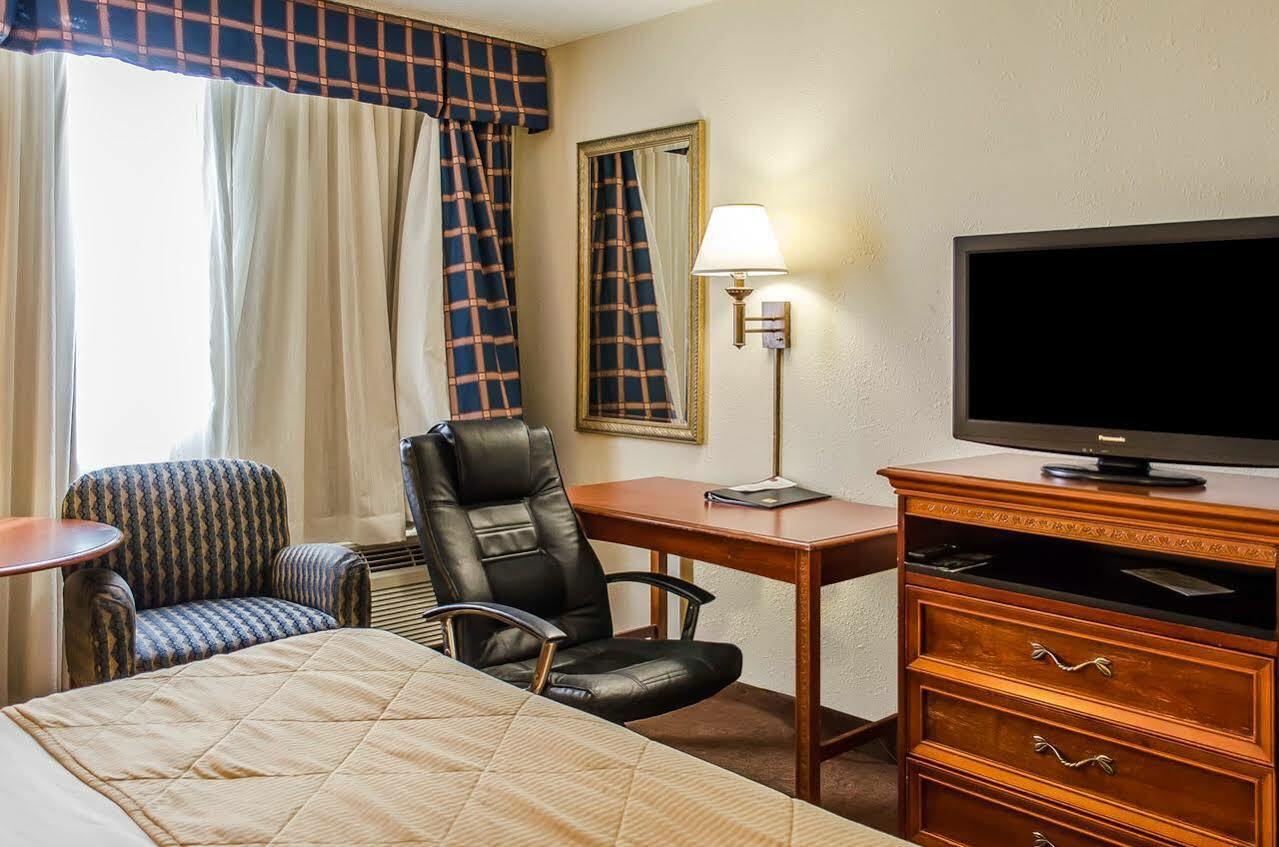 Norwood Inn Hudson Екстериор снимка