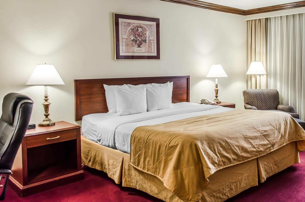 Norwood Inn Hudson Екстериор снимка